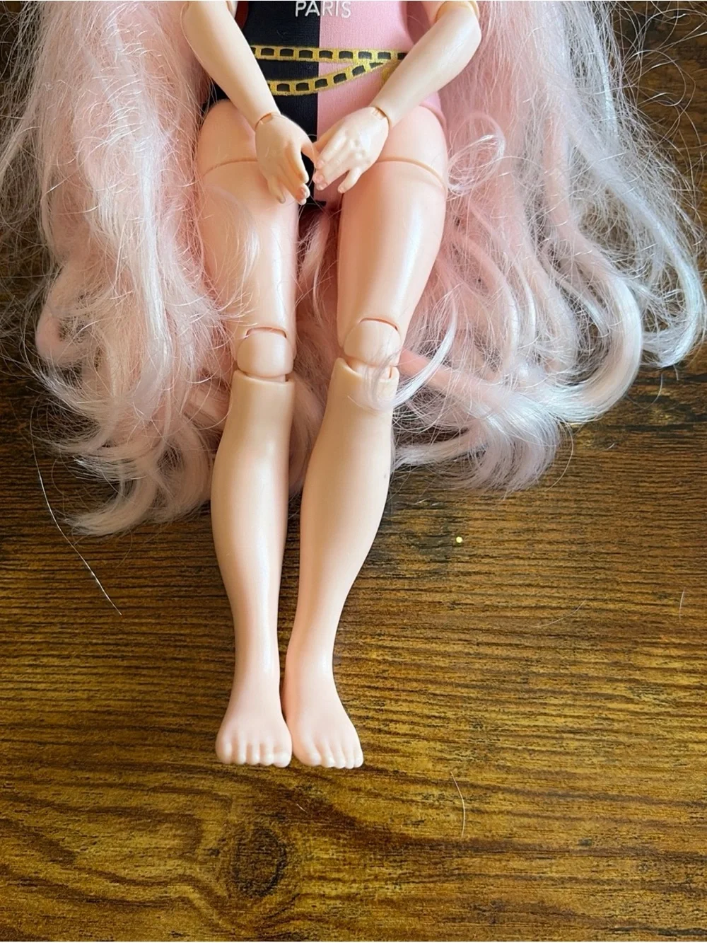 Rainbow High Doll Pacific Coast Bella Parker w/ Outfit Hat Beach Doll PINK Hair